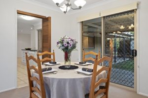 16 Chanel Crescent, EIGHT MILE PLAINS, QLD 4113 AUS