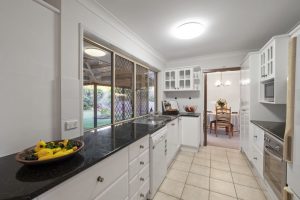 16 Chanel Crescent, EIGHT MILE PLAINS, QLD 4113 AUS