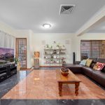 199 Mount Ommaney Drive, MOUNT OMMANEY, QLD 4074 AUS