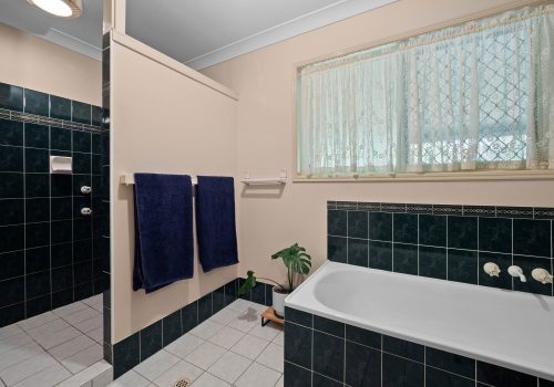 15 Springburn Drive, GLASS HOUSE MOUNTAINS, QLD 4518 AUS